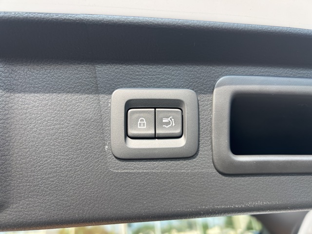 2025 Mazda CX-50 2.5 S Preferred Package Image 34 of 39