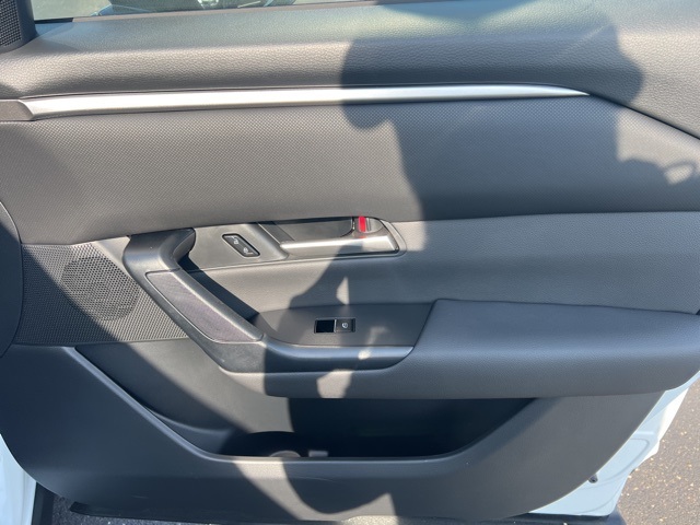 2025 Mazda CX-50 2.5 S Preferred Package Image 31 of 39