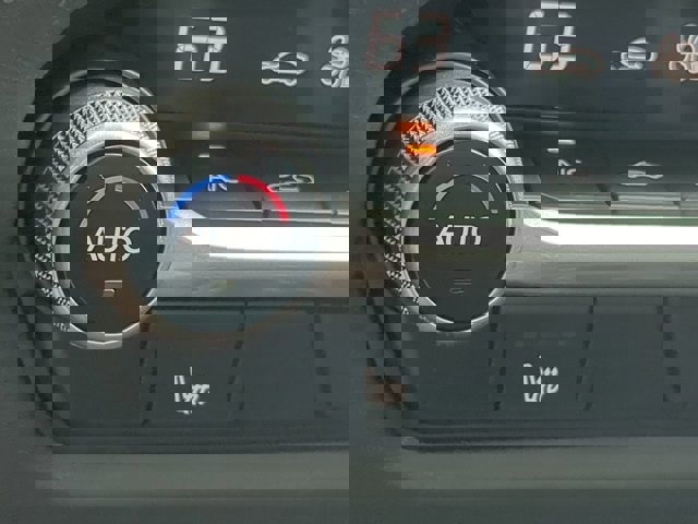 Vehicle image 21 of 27