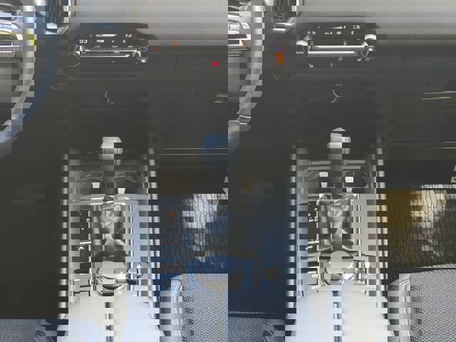 Vehicle image 17 of 27