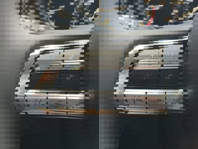 Vehicle image 23 of 27