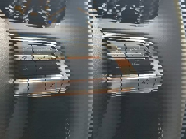Vehicle image 24 of 27