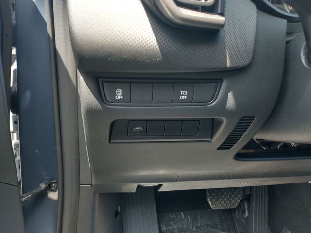 Vehicle image 13 of 22