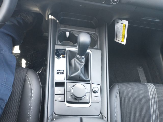 Vehicle image 17 of 22