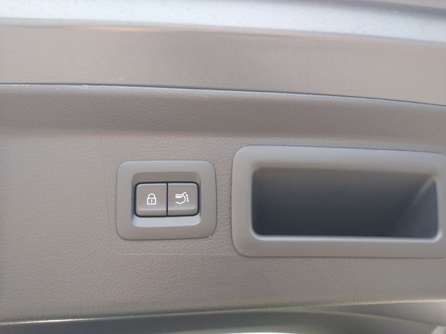 Vehicle image 21 of 22