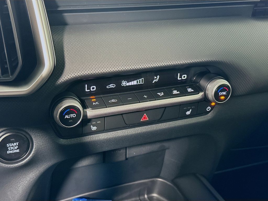 Vehicle image 16 of 32