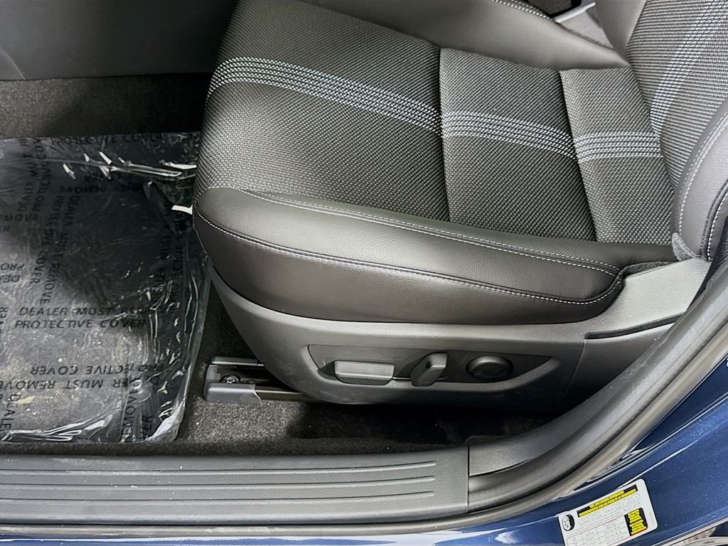 Vehicle image 19 of 32