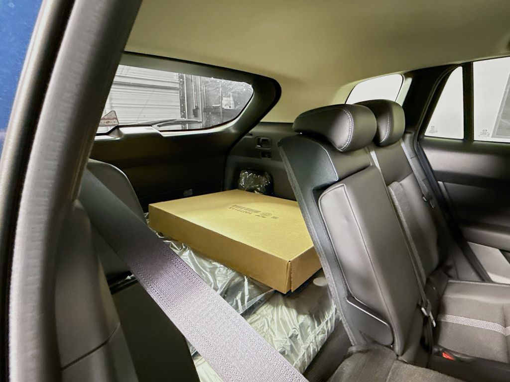Vehicle image 26 of 32