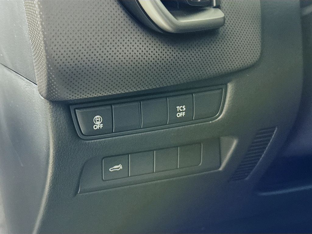 Vehicle image 10 of 32