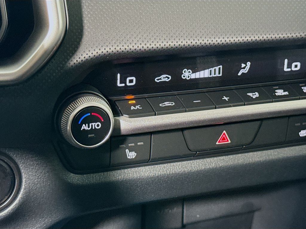 Vehicle image 20 of 32