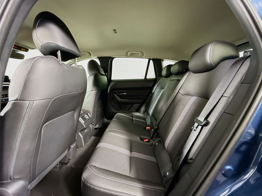 Vehicle image 24 of 32