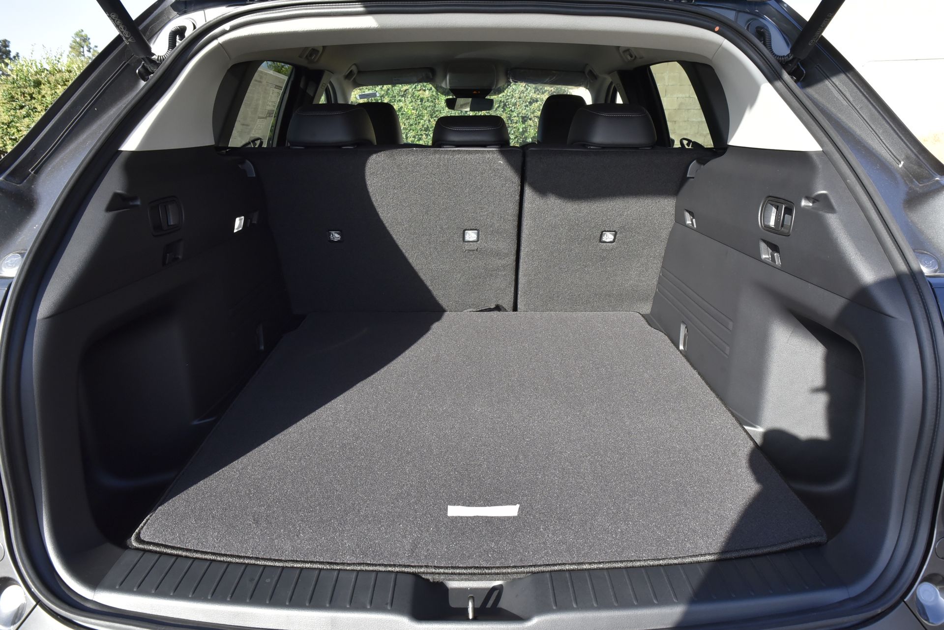 2025 Mazda CX-50 2.5 S Preferred Package Image 6 of 15