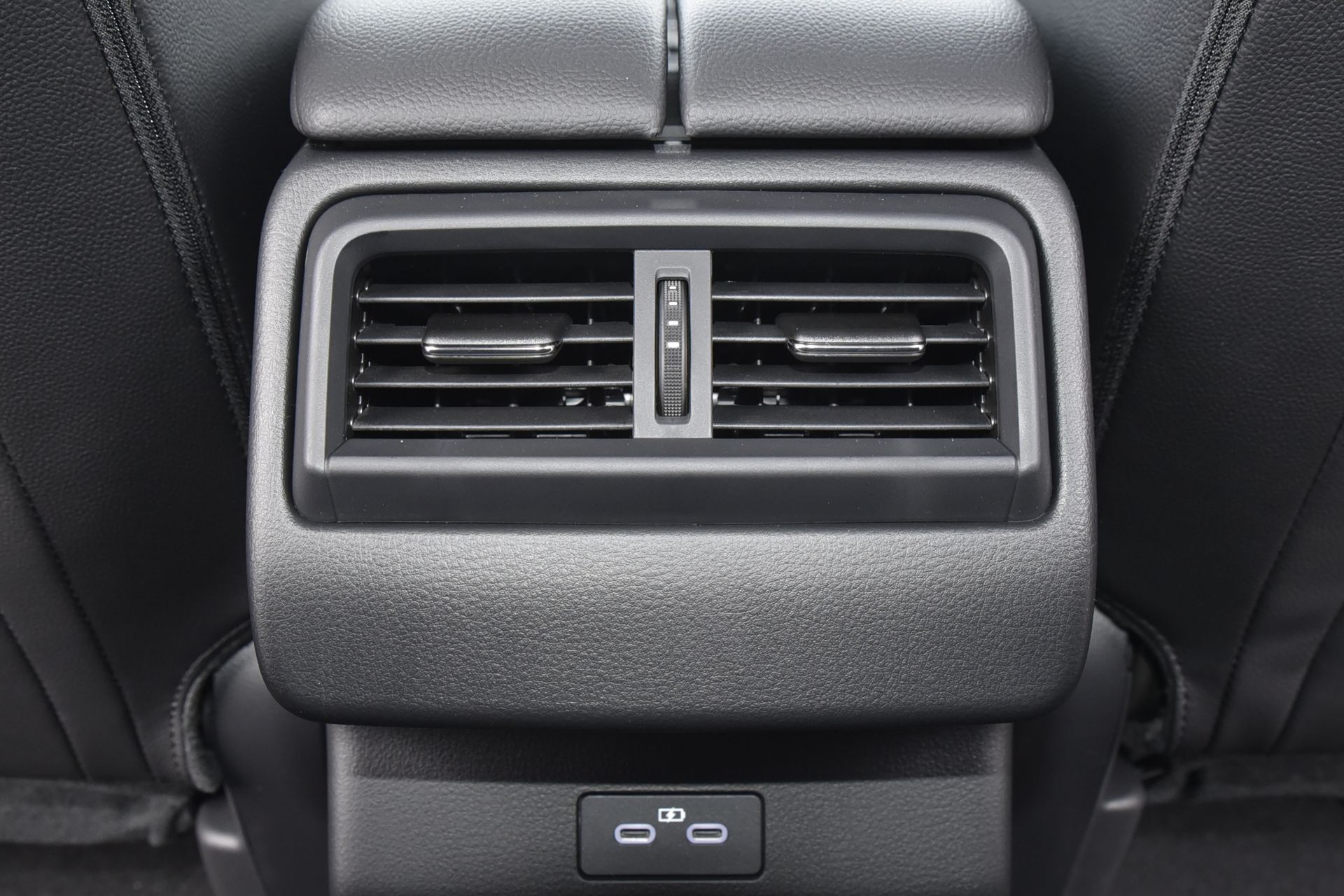 2025 Mazda CX-50 2.5 S Preferred Package Image 13 of 15