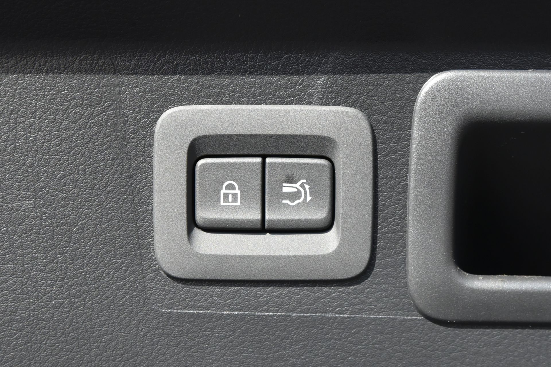 2025 Mazda CX-50 2.5 S Preferred Package Image 14 of 15