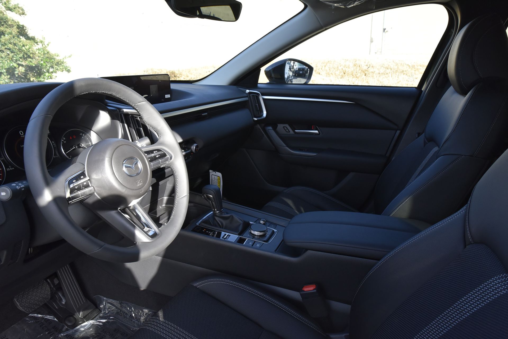 2025 Mazda CX-50 2.5 S Preferred Package Image 9 of 15