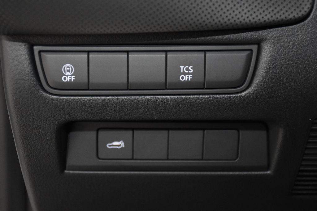 Vehicle image 19 of 25