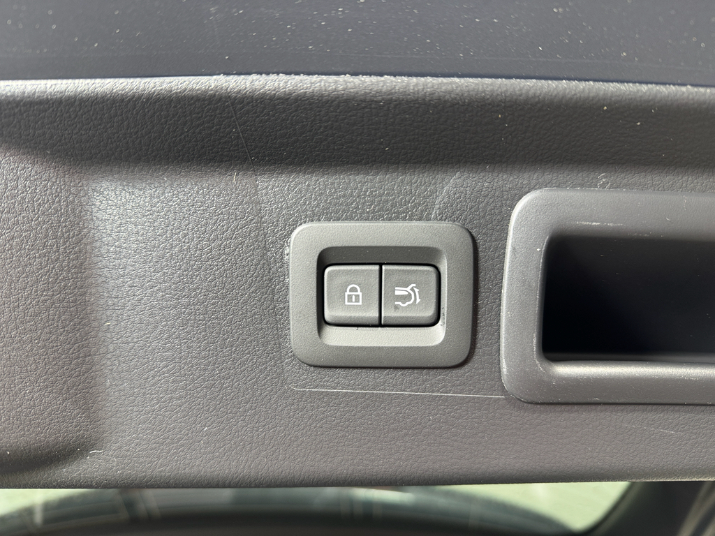 Vehicle image 12 of 33