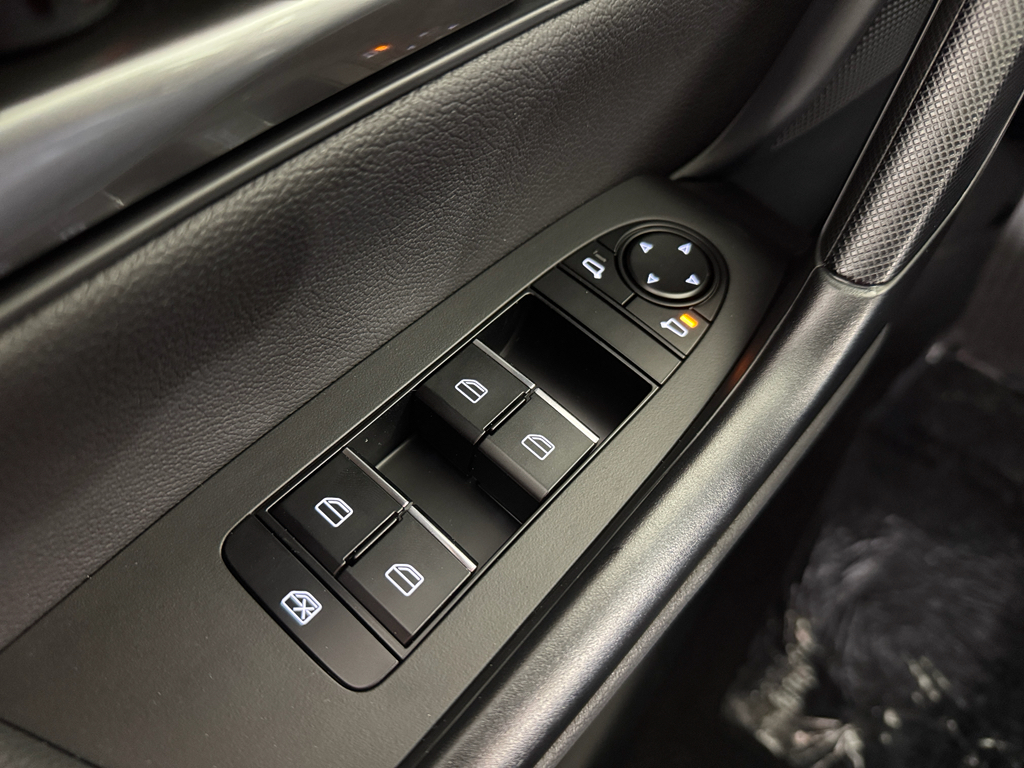 Vehicle image 29 of 33