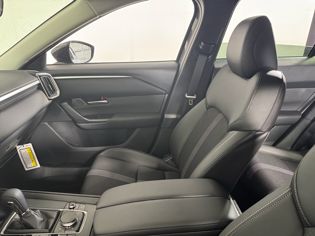 Vehicle image 14 of 33