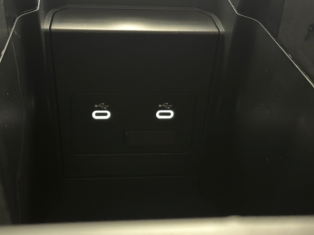 Vehicle image 26 of 33