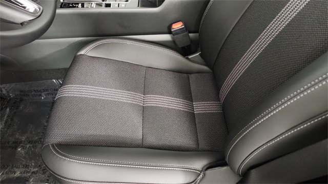 2025 Mazda CX-50 2.5 S Preferred Package Image 16 of 38