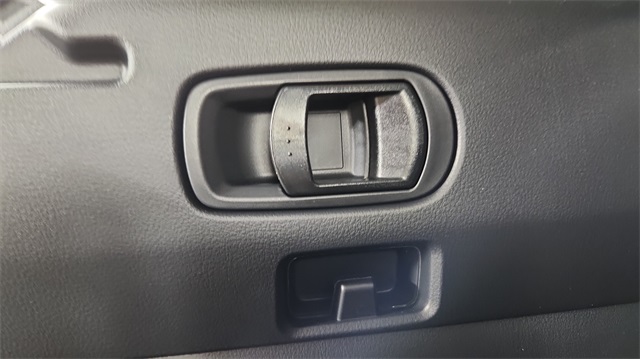 2025 Mazda CX-50 2.5 S Preferred Package Image 32 of 38