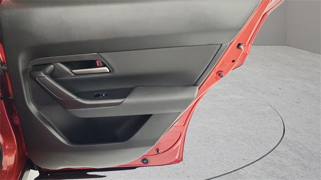 2025 Mazda CX-50 2.5 S Preferred Package Image 31 of 38