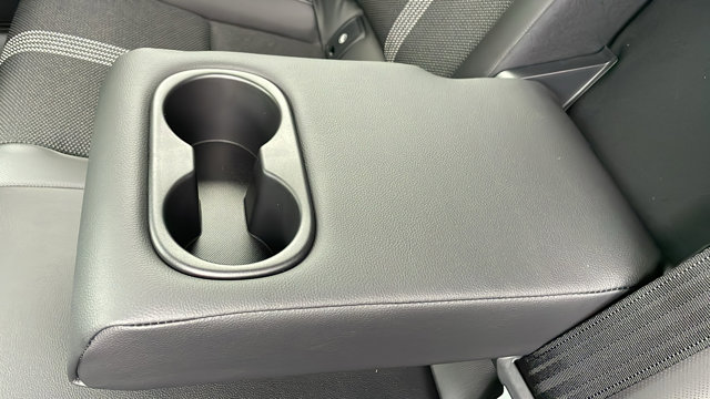 Vehicle image 34 of 41