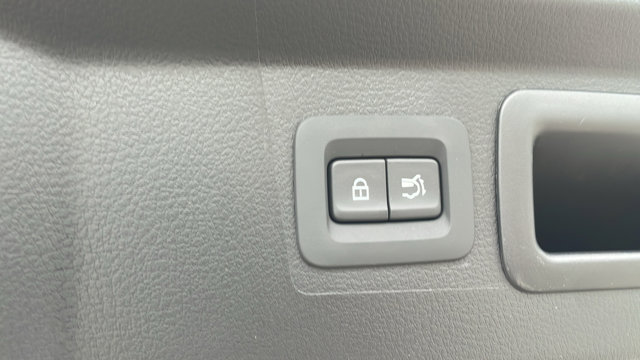 Vehicle image 32 of 41