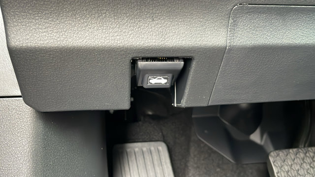Vehicle image 33 of 41