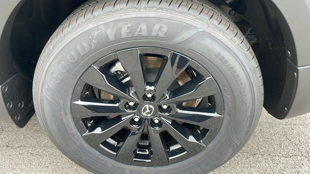 Vehicle image 11 of 41