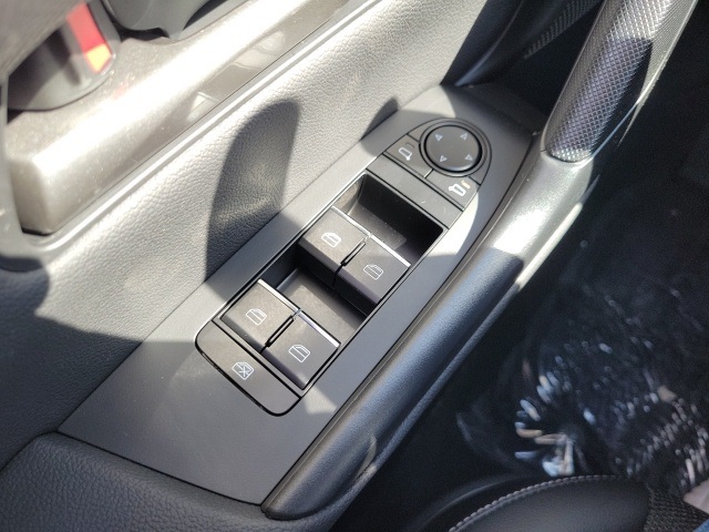 2025 Mazda CX-50 2.5 S Preferred Package Image 21 of 24