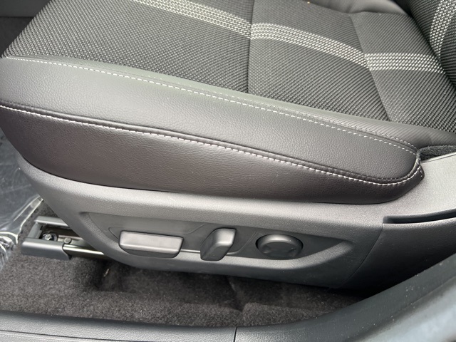 2025 Mazda CX-50 2.5 S Preferred Package Image 32 of 38