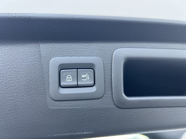 2025 Mazda CX-50 2.5 S Preferred Package Image 32 of 35