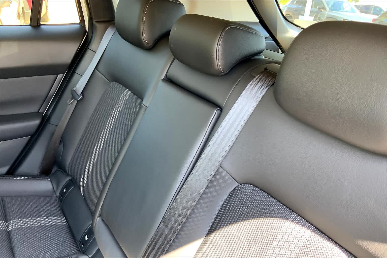 2025 Mazda CX-50 2.5 S Preferred Package Image 7 of 19