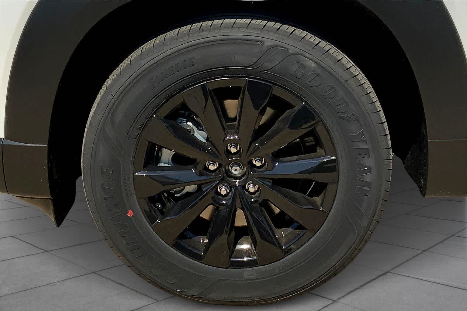 2025 Mazda CX-50 2.5 S Preferred Package Image 6 of 19