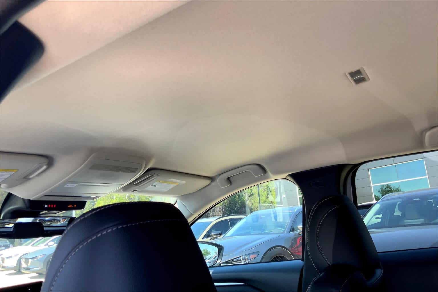 2025 Mazda CX-50 2.5 S Preferred Package Image 18 of 19