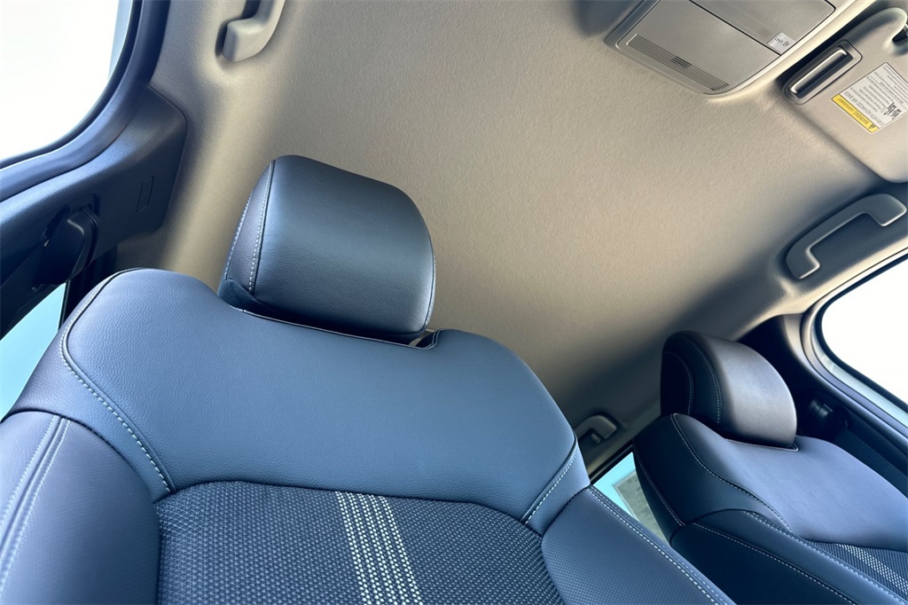 2025 Mazda CX-50 2.5 S Preferred Package Image 8 of 22