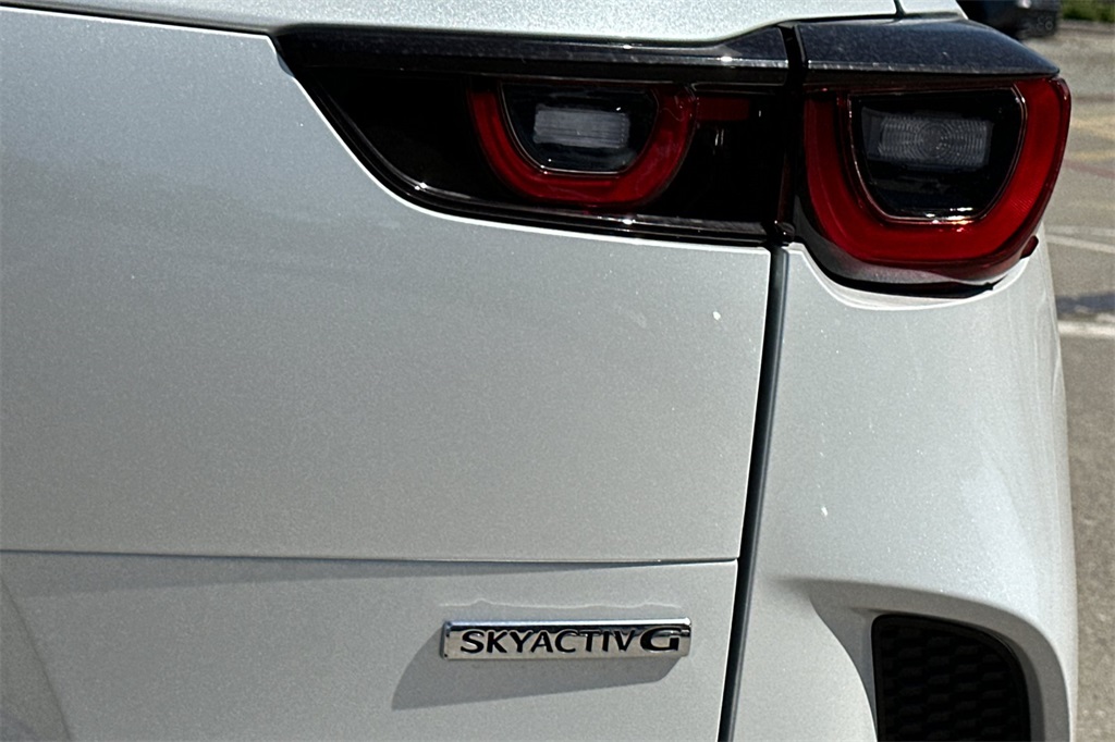 2025 Mazda CX-50 2.5 S Preferred Package Image 19 of 22