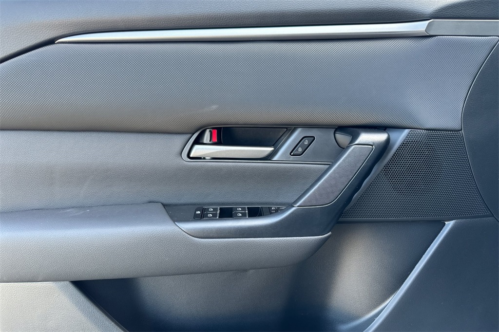 2025 Mazda CX-50 2.5 S Preferred Package Image 17 of 22