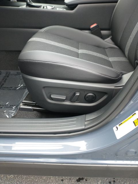 Vehicle image 15 of 28