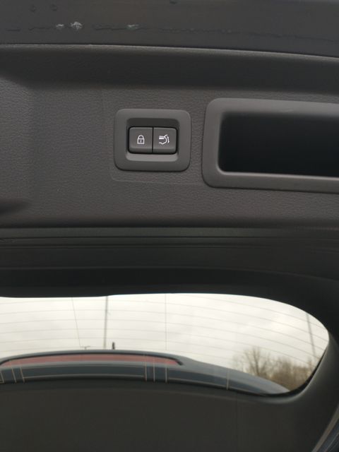 Vehicle image 25 of 28