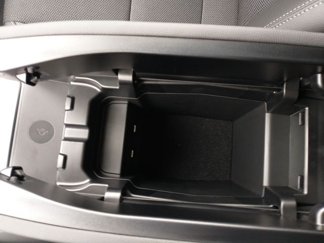 Vehicle image 19 of 28