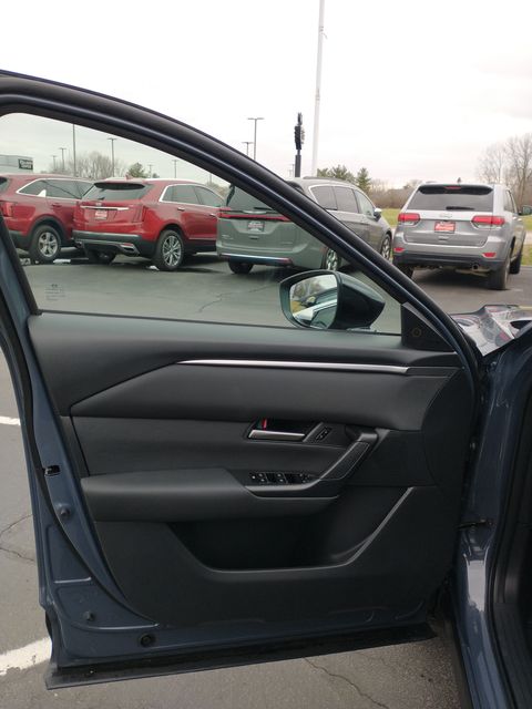 Vehicle image 14 of 28