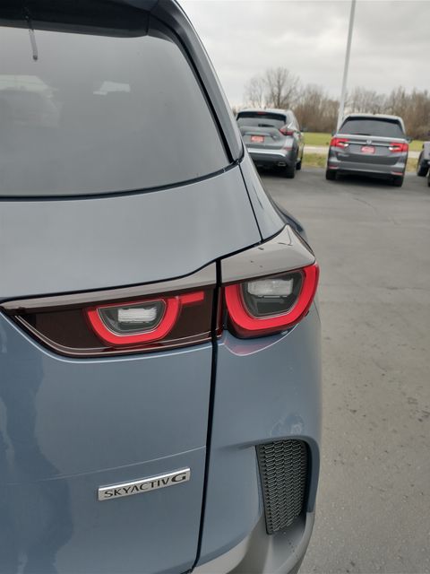 Vehicle image 26 of 28