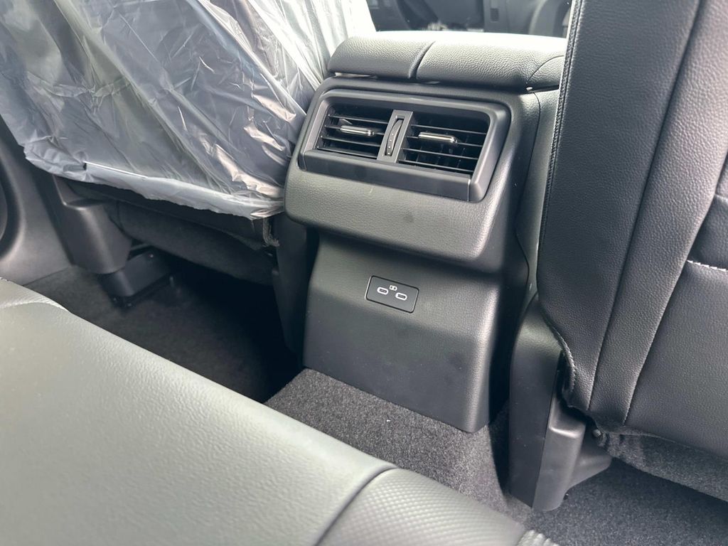 Vehicle image 25 of 35