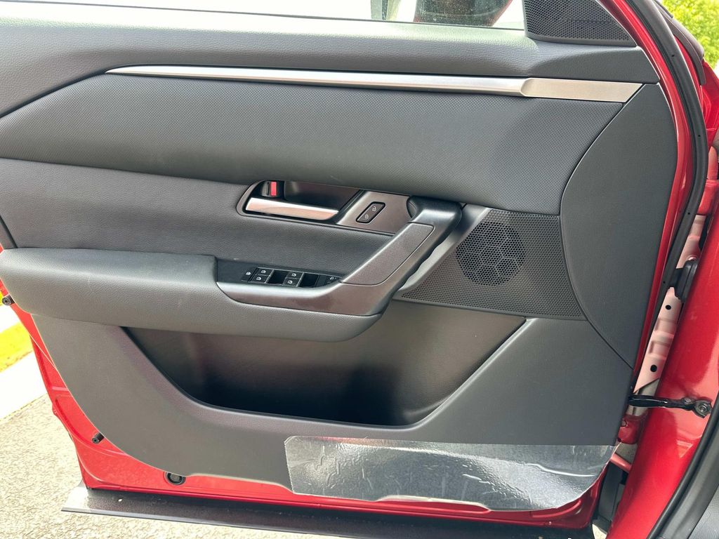 Vehicle image 21 of 35