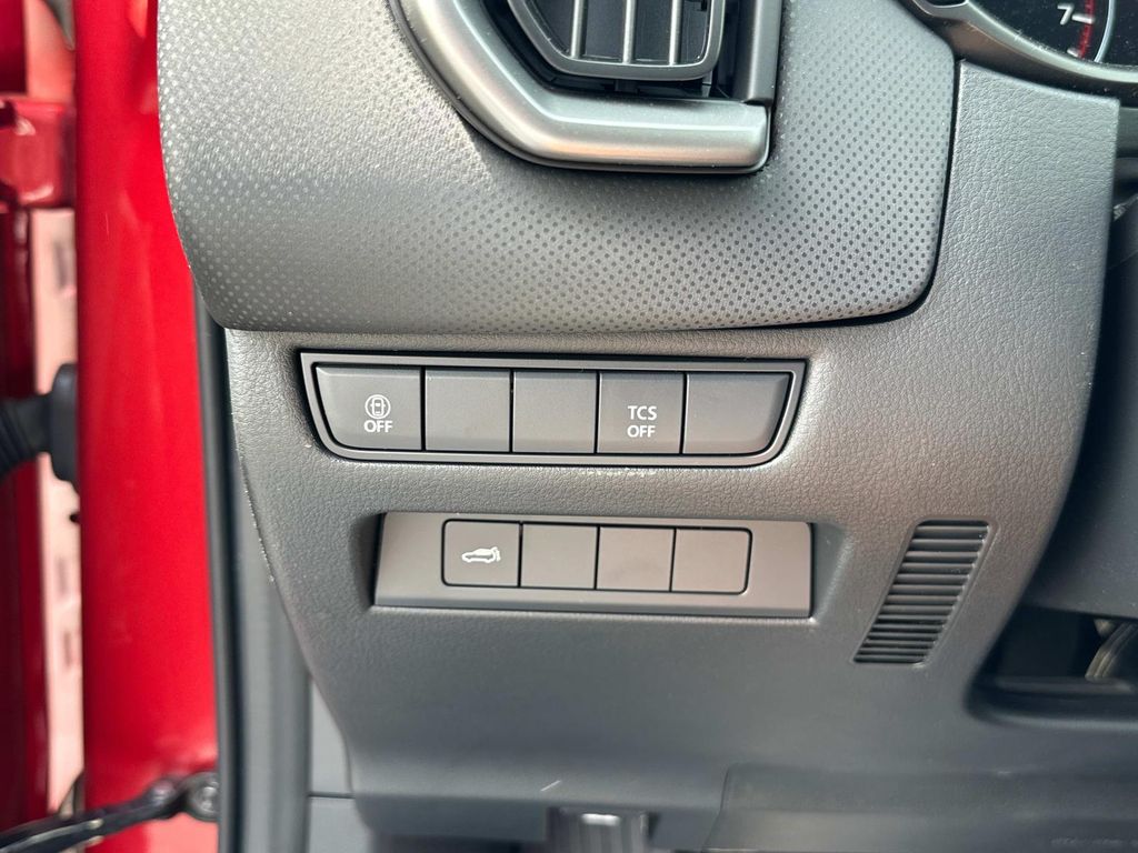 Vehicle image 14 of 35