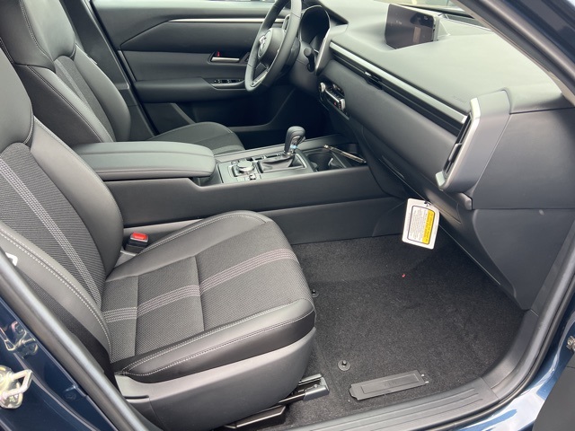 2025 Mazda CX-50 2.5 S Preferred Package Image 30 of 44