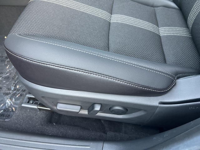 2025 Mazda CX-50 2.5 S Preferred Package Image 31 of 35